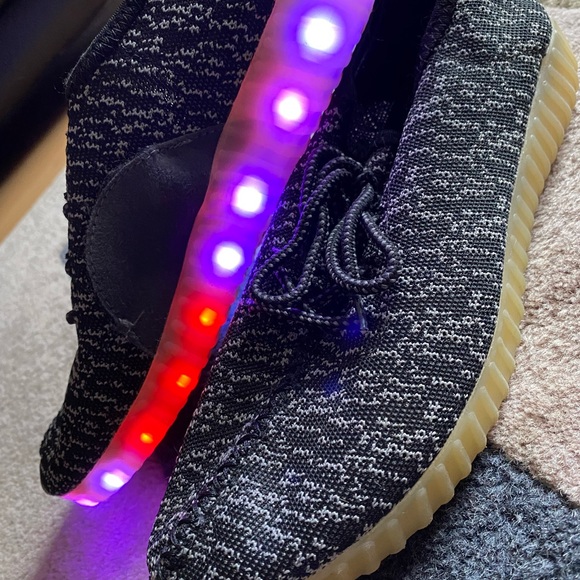 4/$10✨ light up sneakers - Picture 5 of 5
